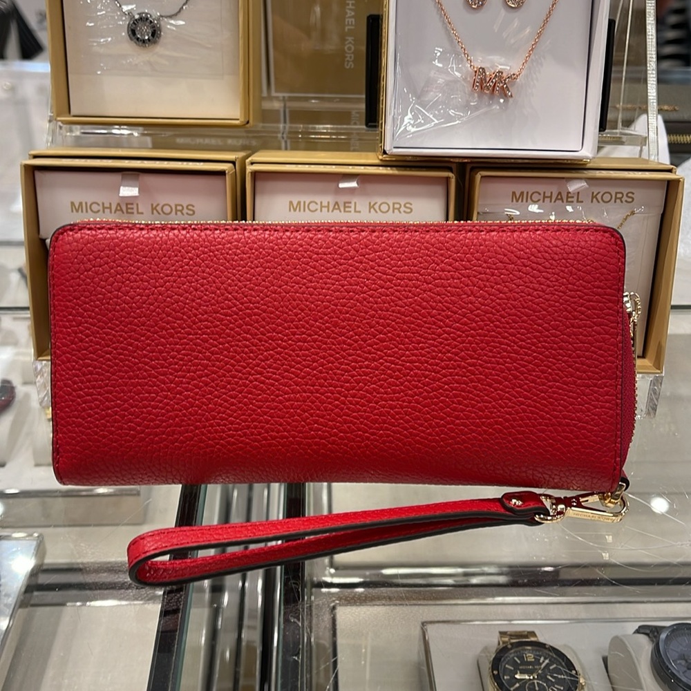 MICHAEL KORS
Leather Continental Wristlet Phone Case Wallet
Bright Red
NWT - Picture 5 of 16